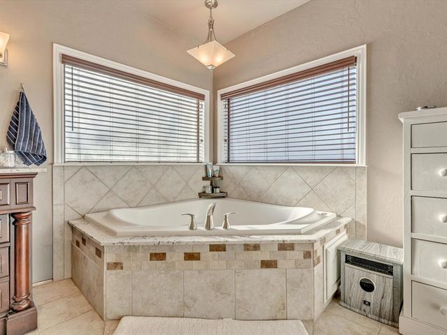 2100 Aspen Way, Guthrie, OK 73044