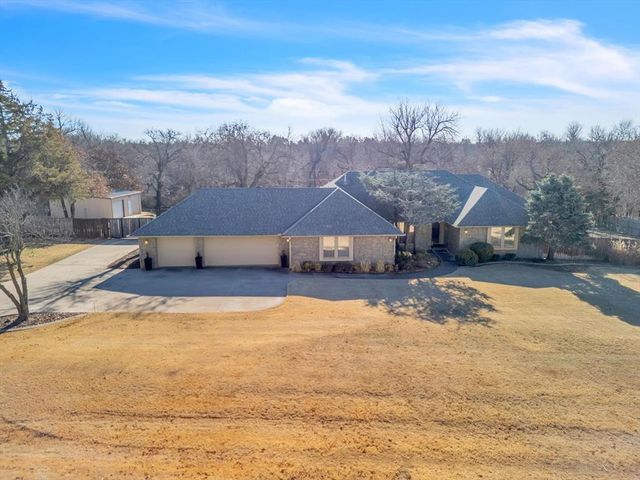 2100 Aspen Way, Guthrie, OK 73044