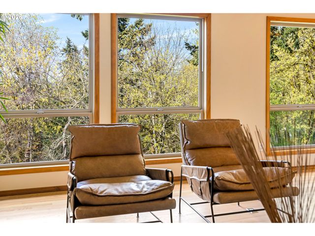 1900 SUNBURST Ter, West Linn, OR 97068