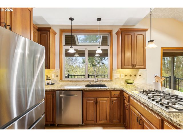 1900 SUNBURST Ter, West Linn, OR 97068