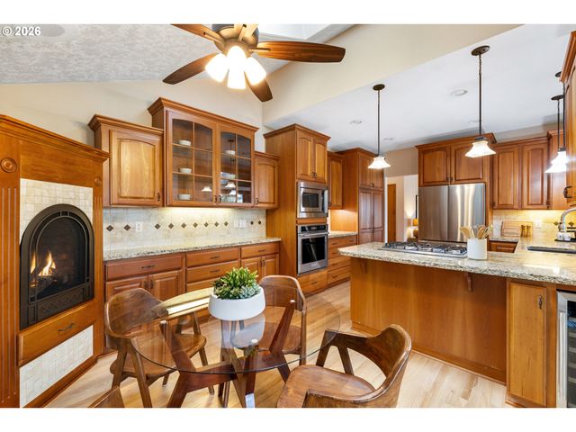 1900 SUNBURST Ter, West Linn, OR 97068