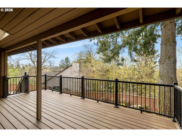 1900 SUNBURST Ter, West Linn, OR 97068