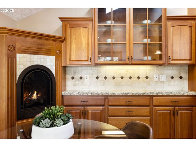 1900 SUNBURST Ter, West Linn, OR 97068