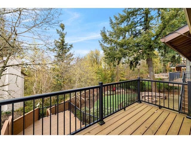 1900 SUNBURST Ter, West Linn, OR 97068