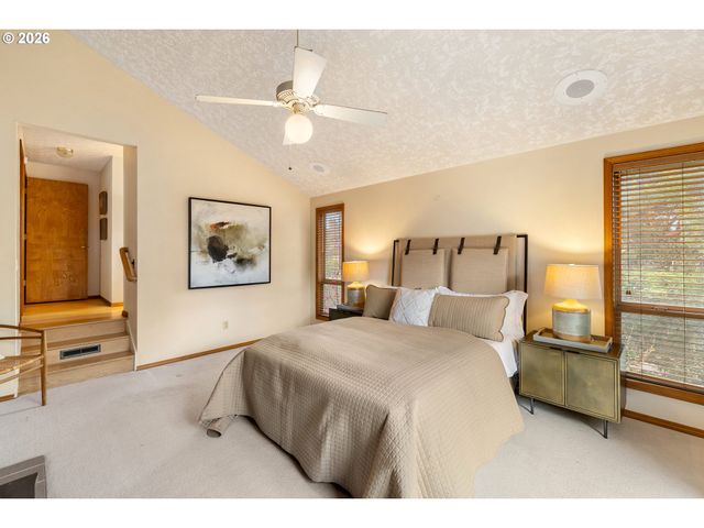 1900 SUNBURST Ter, West Linn, OR 97068