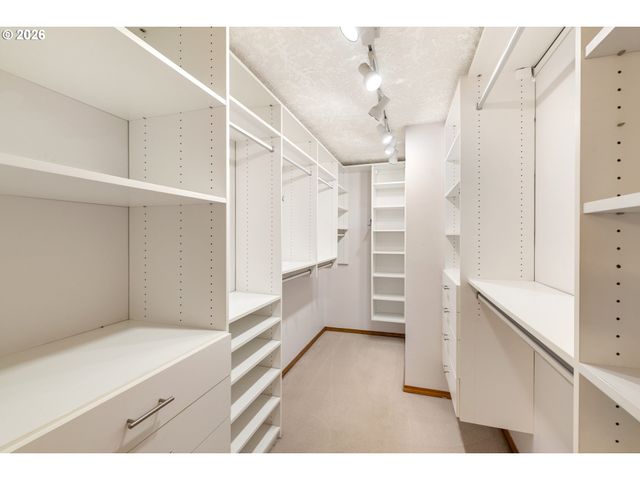 1900 SUNBURST Ter, West Linn, OR 97068