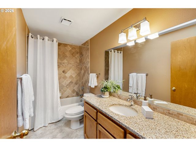 1900 SUNBURST Ter, West Linn, OR 97068