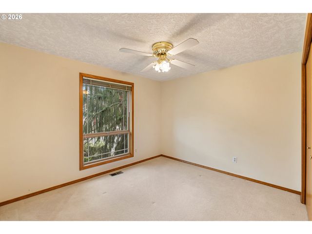 1900 SUNBURST Ter, West Linn, OR 97068