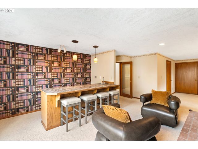 1900 SUNBURST Ter, West Linn, OR 97068