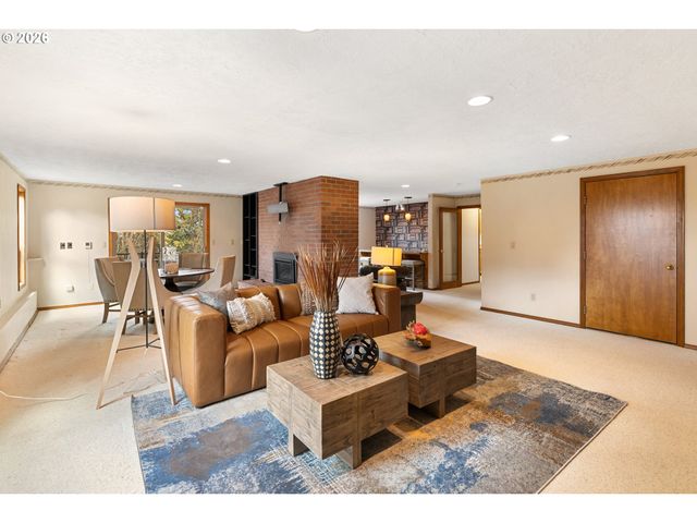 1900 SUNBURST Ter, West Linn, OR 97068