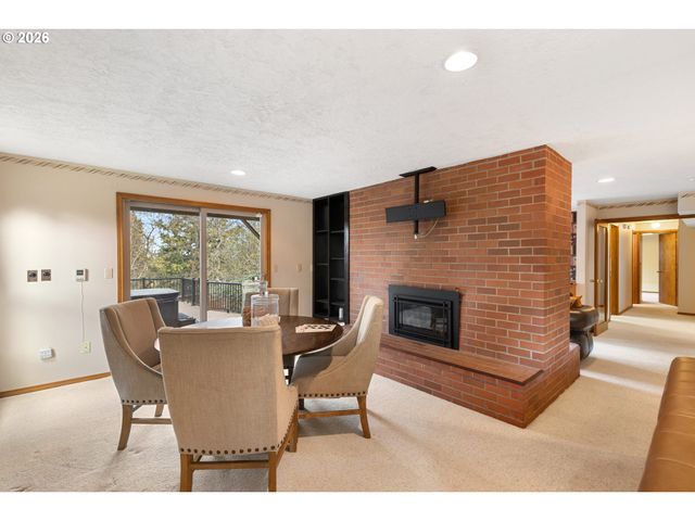 1900 SUNBURST Ter, West Linn, OR 97068