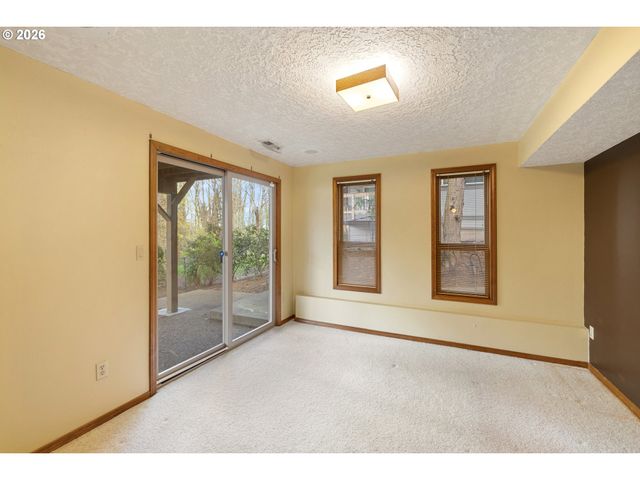 1900 SUNBURST Ter, West Linn, OR 97068