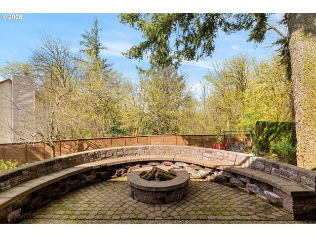 1900 SUNBURST Ter, West Linn, OR 97068