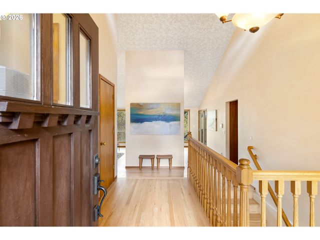 1900 SUNBURST Ter, West Linn, OR 97068