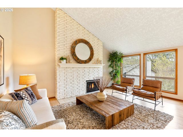 1900 SUNBURST Ter, West Linn, OR 97068