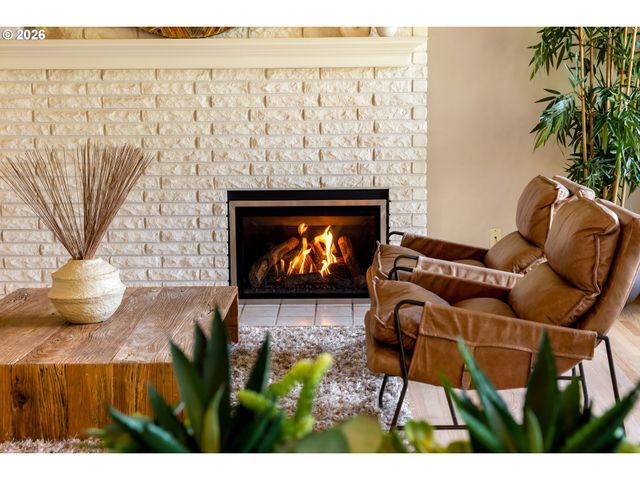 1900 SUNBURST Ter, West Linn, OR 97068