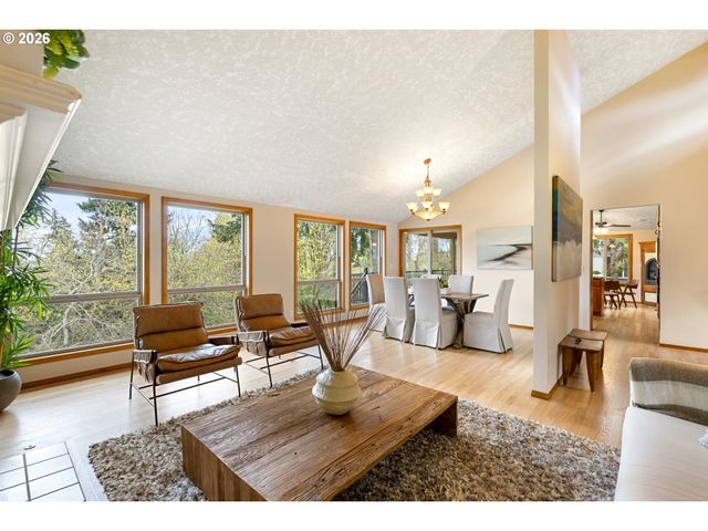 1900 SUNBURST Ter, West Linn, OR 97068