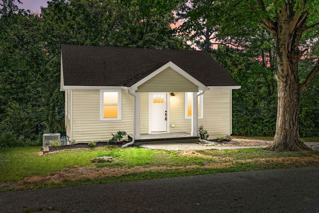 1001 Kendrick St, Clarksville, TN 37043