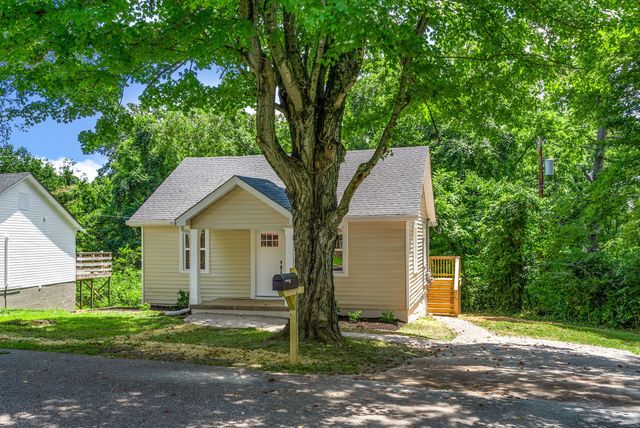 1001 Kendrick St, Clarksville, TN 37043