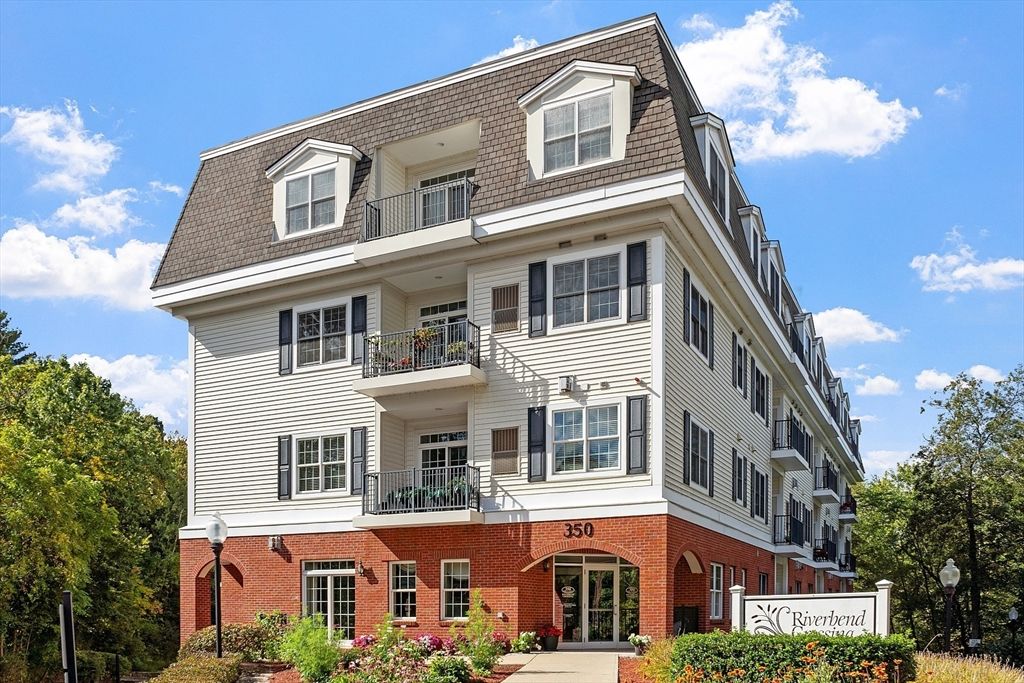 350 Greene Street 105, North Andover, MA 01845