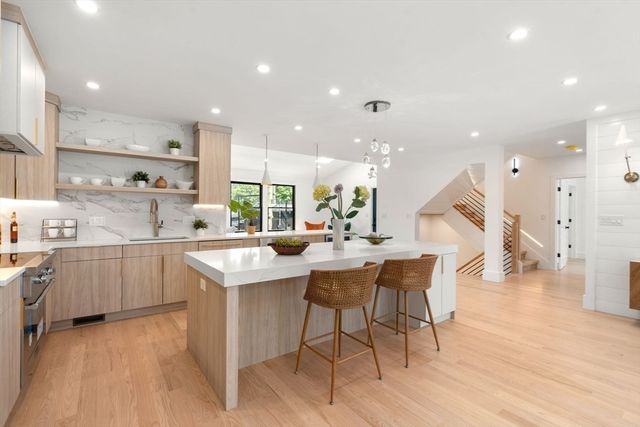 216 Aspinwall Ave, 3, Brookline, MA 02446