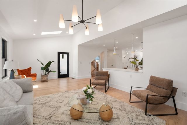 216 Aspinwall Ave, 3, Brookline, MA 02446