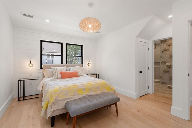 216 Aspinwall Ave, 3, Brookline, MA 02446