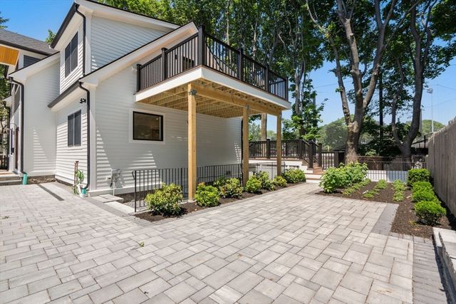 216 Aspinwall Ave, 3, Brookline, MA 02446