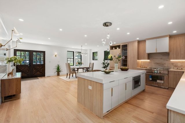 216 Aspinwall Ave, 3, Brookline, MA 02446