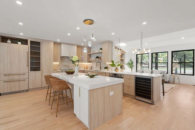 216 Aspinwall Ave, 3, Brookline, MA 02446