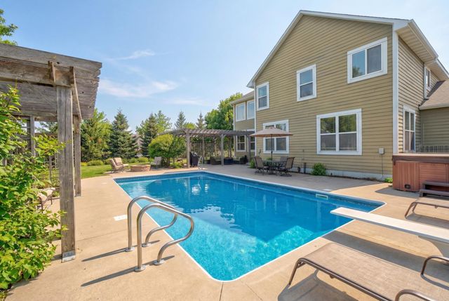 11181 Walnut Lane, Woodbury, MN 55129