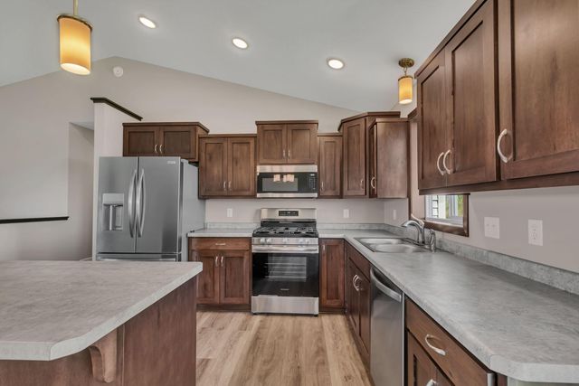 8245 Natures Edge Road, Clear Lake, MN 55319