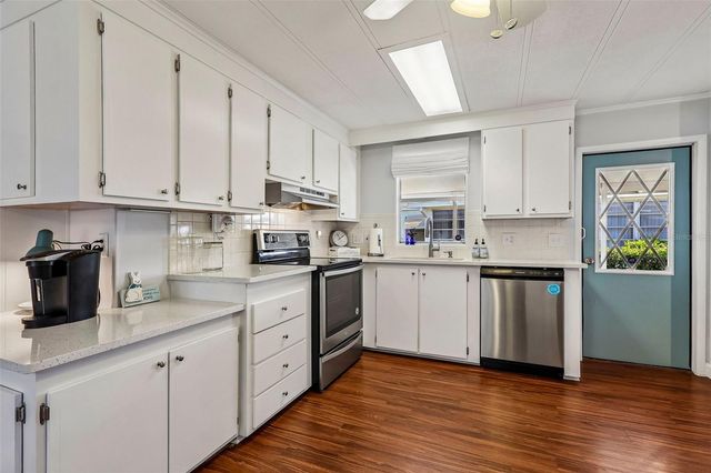 1433 APACHE CIRCLE, Tavares, FL 32778