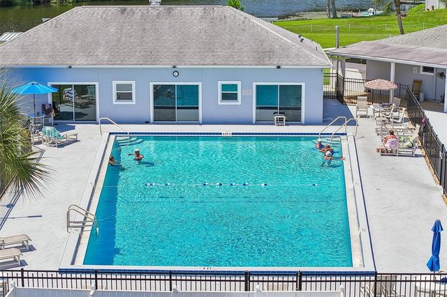 1433 APACHE CIRCLE, Tavares, FL 32778