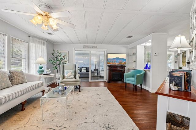 1433 APACHE CIRCLE, Tavares, FL 32778