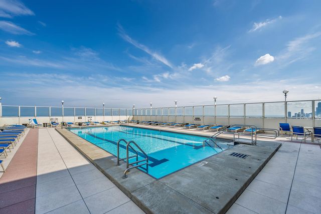 2626 N Lakeview Avenue 2605, Chicago, IL 60614