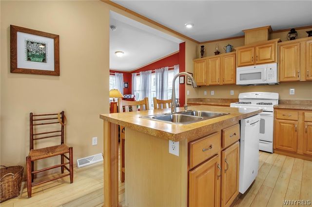 4665 Cotherstone Circle, Clarence, NY 14031