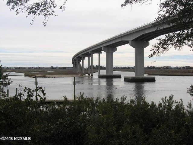 595 Dellcastle Court NW, Calabash, NC 28467