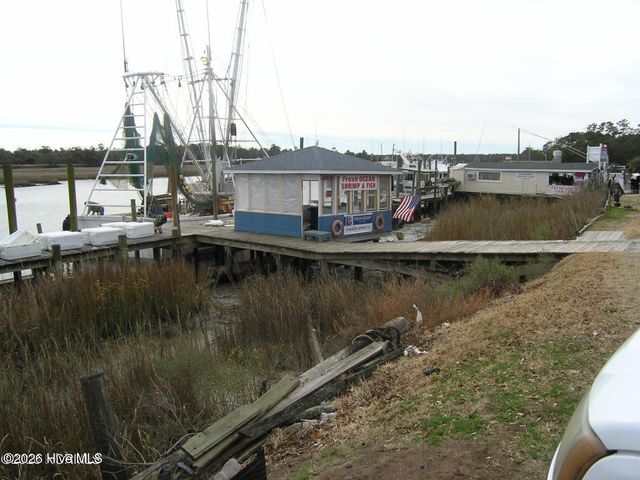 595 Dellcastle Court NW, Calabash, NC 28467