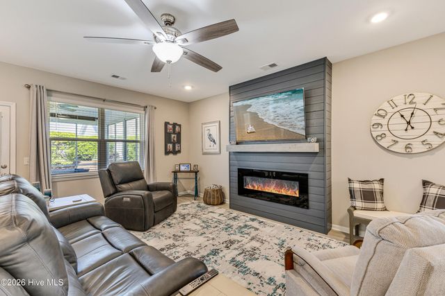 595 Dellcastle Court NW, Calabash, NC 28467