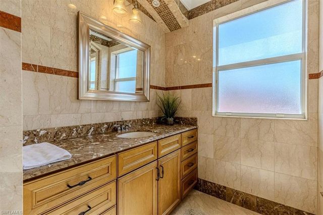 2135 Par DR, Naples, FL 34120