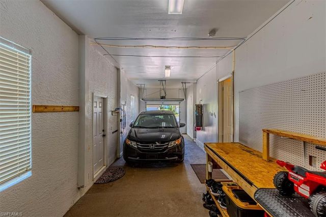 2135 Par DR, Naples, FL 34120