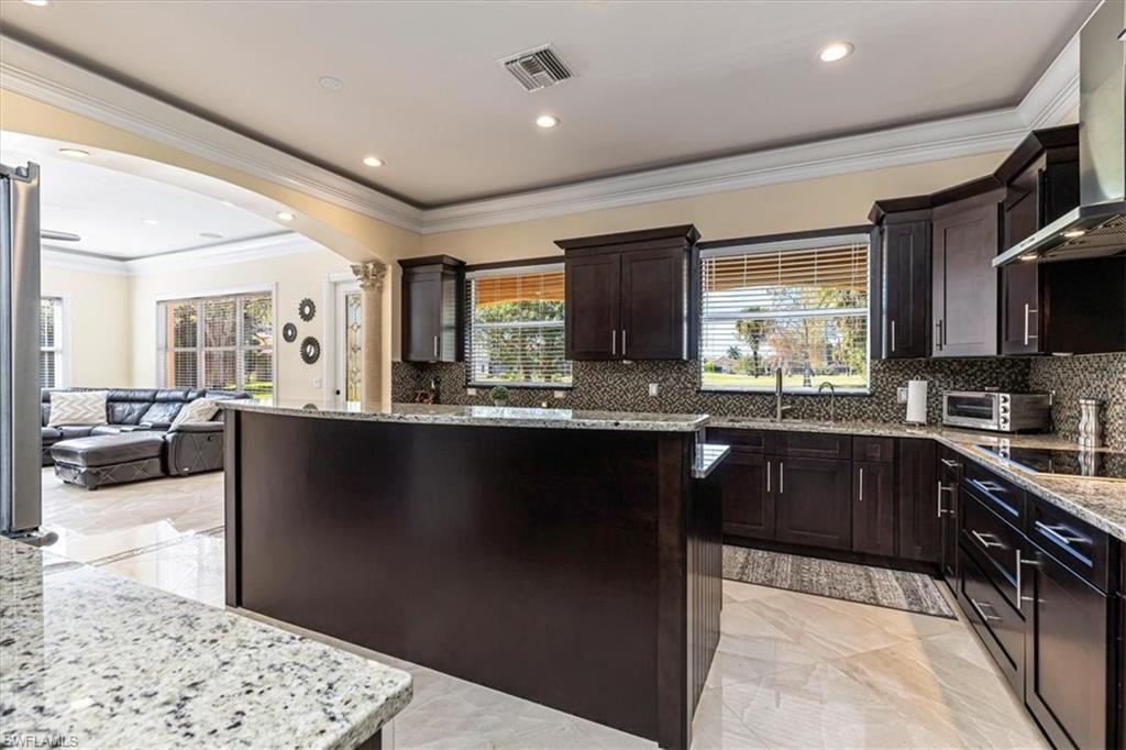 2135 Par DR, NAPLES, FL 34120 — photo 5