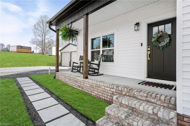 163 Four Andrews Drive, Harmony, NC 28634