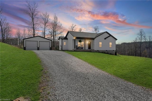 163 Four Andrews Drive, Harmony, NC 28634