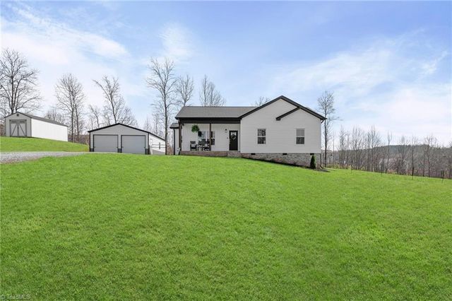 163 Four Andrews Drive, Harmony, NC 28634