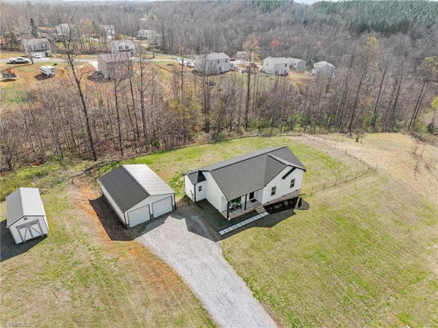 163 Four Andrews Drive, Harmony, NC 28634