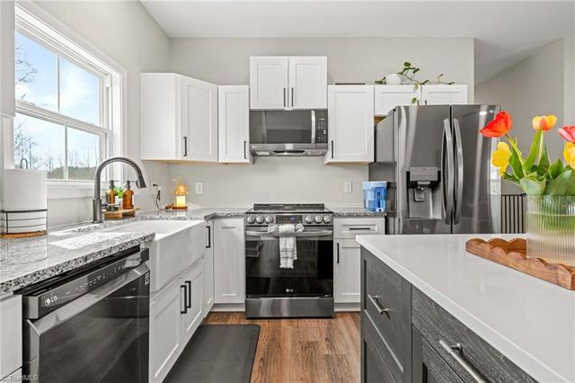 163 Four Andrews Drive, Harmony, NC 28634