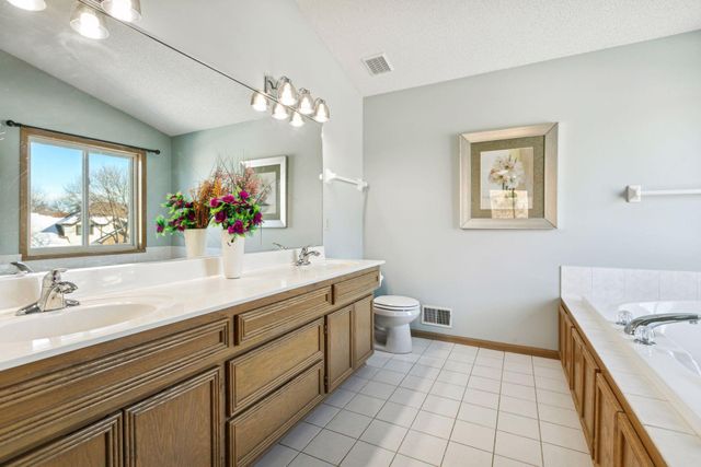 1507 Arden Vista Court, Arden Hills, MN 55112