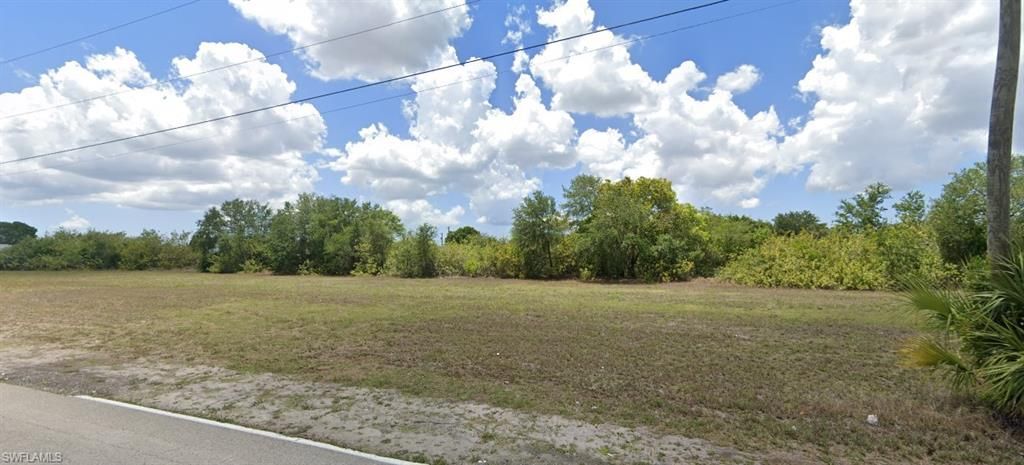 Image 2 of property listing at 1702 10th PL, Cape Coral, FL 33909